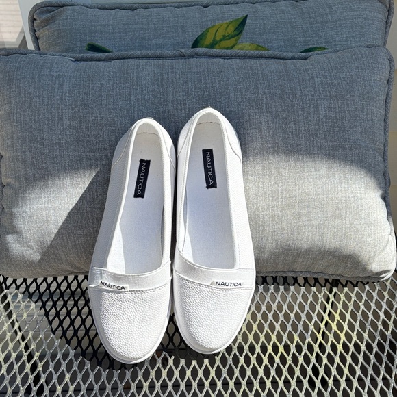 Nautica Classic White slip on elastic shoes - Picture 1 of 10